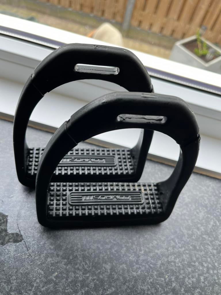 Zgan stijgbeugels, Dieren en Toebehoren, Paarden en Pony's | Hoofdstellen en Tuigage, Ophalen of Verzenden, Zo goed als nieuw