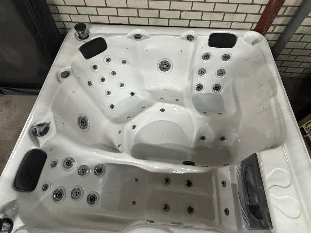 💦5-persoons jacuzzi 200x200x80💦, Ophalen, Gebruikt, Filter, Vast