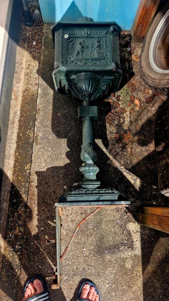 Antieke gietijzeren brievenbus, Antiek en Kunst, Antiek | Overige Antiek, Ophalen of Verzenden