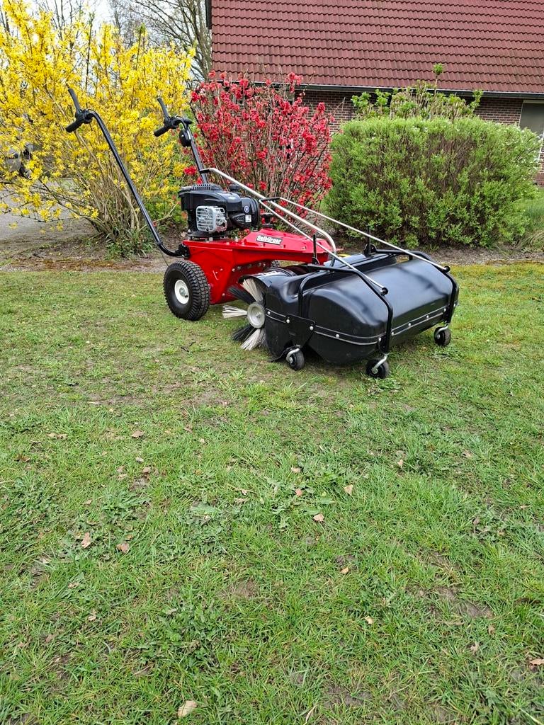 Tielburger TK17 veegmachine met opvangbak, Tuin en Terras, Veegmachines, Ophalen of Verzenden, Zo goed als nieuw