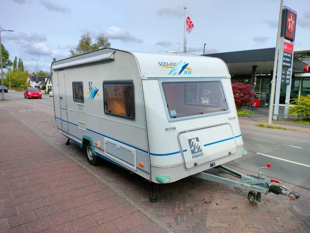 Caravan Knaus Sudwind 1998 met stapelbed, airco, voortent, Caravans en Kamperen, Queensbed, 750 - 1000 kg, Particulier, 4 tot 5 meter
