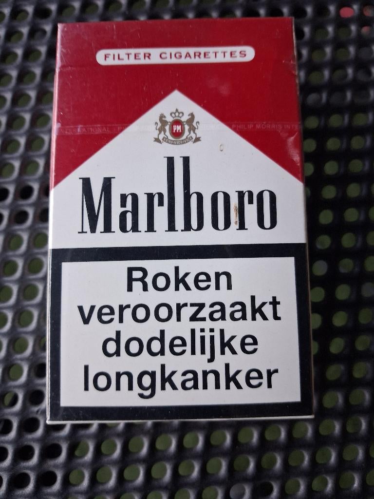 Oud pakje Marlboro sigaretten, Verzamelen, Ophalen of Verzenden, Zo goed als nieuw, Tabaksdoos of Verpakking