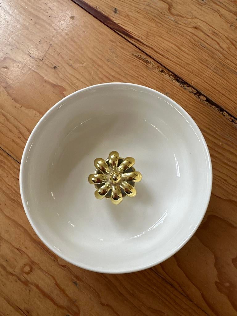 Pols potten kom met goudkleurig kroontje, Antiek en Kunst, Kunst | Designobjecten, Ophalen of Verzenden
