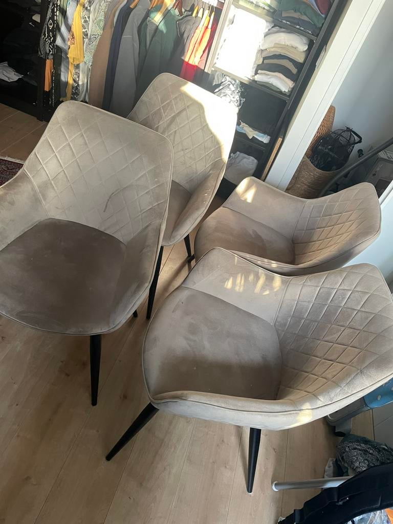 4 velvet champagne / beige eetkamerstoelen (beschadigd), Huis en Inrichting, Stoelen, Ophalen, Overige materialen, Gebruikt, Overige kleuren