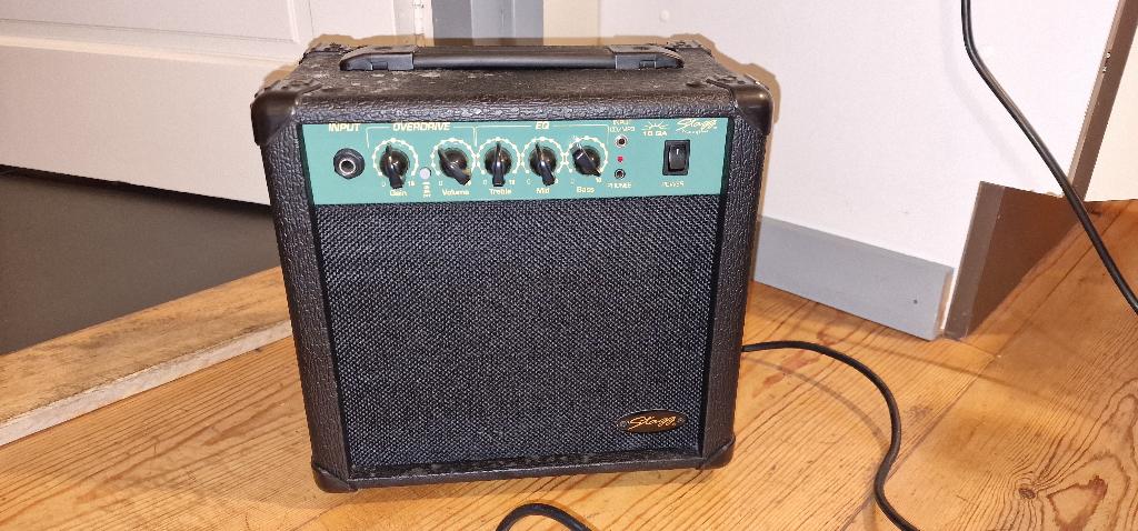 Gitaarversterker Stagg 10GA, Muziek en Instrumenten, Versterkers | Bas en Gitaar, Ophalen, Zo goed als nieuw, Gitaar, Minder dan 50 watt