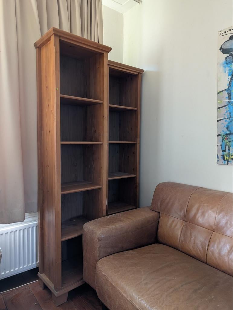 Twee houten boekenkasten - Gratis Ophalen in Hilversum, Ophalen, Met plank(en), Gebruikt, 50 tot 100 cm