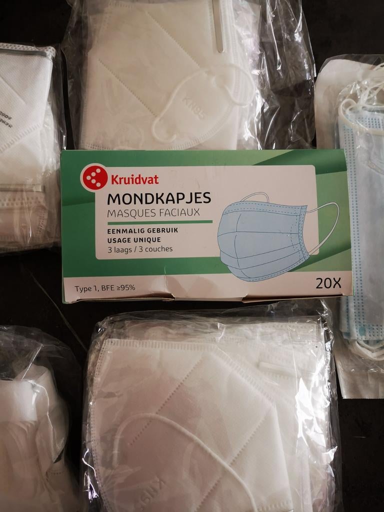 Tas met verschillende soorten mondkapjes.
Nieuw.

Zie foto's, Ophalen of Verzenden, Nieuw