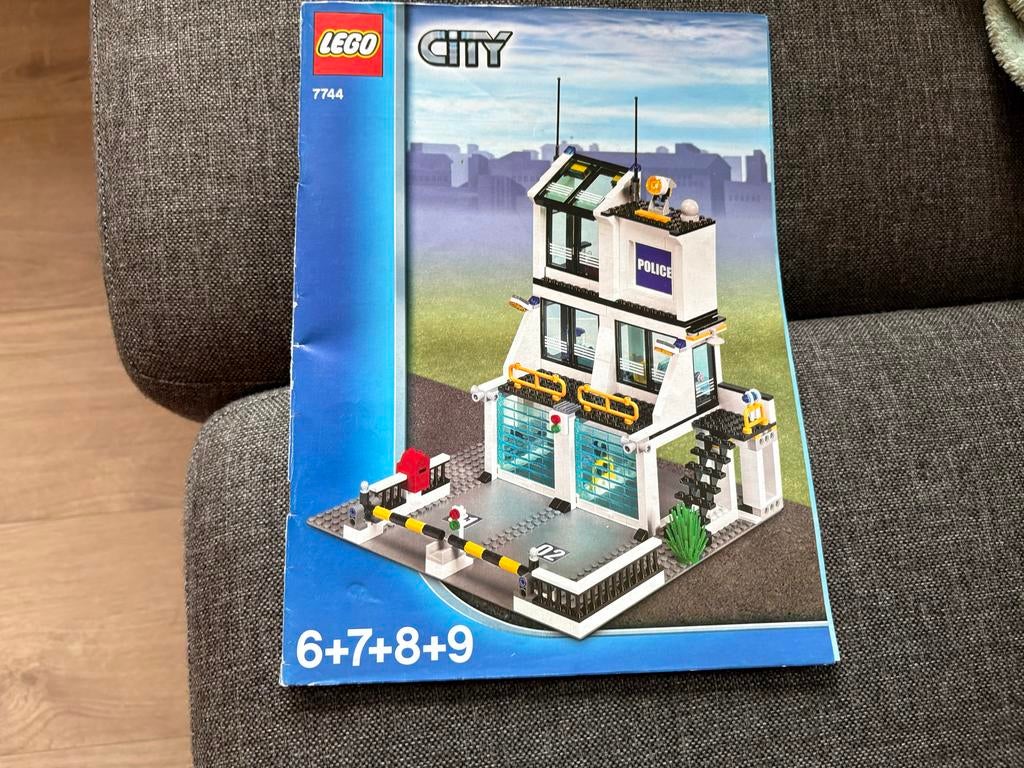 Lego City Politiebureau 7744 met boekjes, Ophalen of Verzenden, Gebruikt, Complete set, Lego