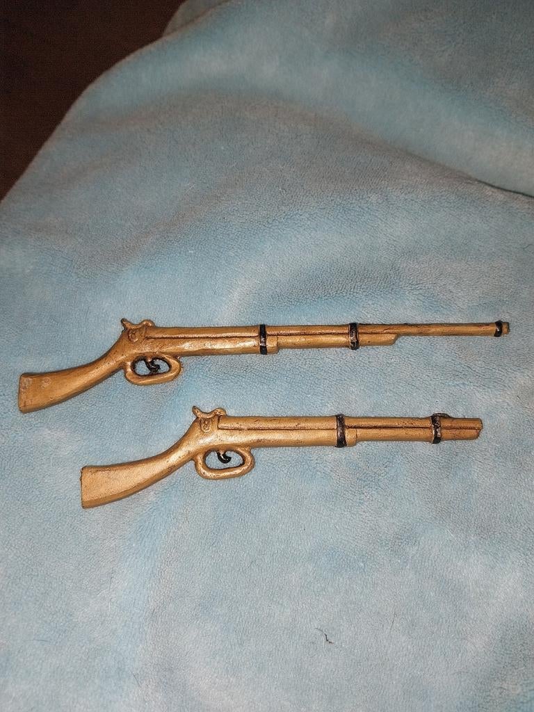 Decoratieve metalen geweren (2 stuks), Ophalen of Verzenden, Overige soorten, Overige gebieden, Miniatuur of Beeldje