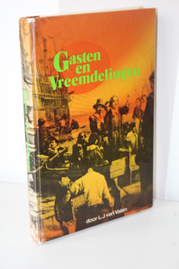L.J. van Valen - Gasten en Vreemdelingen, Pelgrimsvaarders, Boeken, Ophalen of Verzenden, Gelezen, Christendom | Protestants