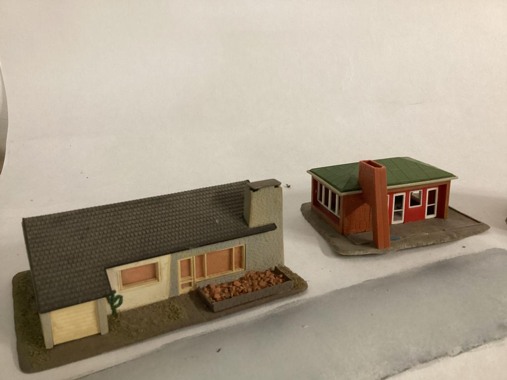 Treinhuisjes bungalows Vintage verzameling H0 5 stuks, Hobby en Vrije tijd, Modeltreinen | H0, Verzenden, Gebruikt, Brug, Tunnel of Gebouw