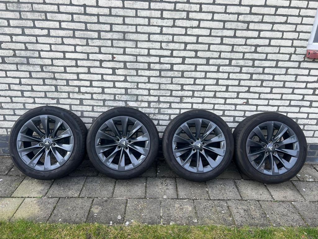 Tesla 19 inch originele velgen met Hankook zomerbanden, Gebruikt, Banden en Velgen, 235 mm, Personenwagen