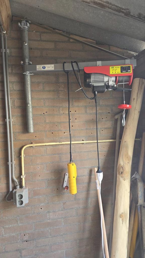 Elektrische takel HBM Machines (Lier), Doe-het-zelf en Verbouw, Lieren en Takels, Ophalen of Verzenden, Zo goed als nieuw, Elektrisch