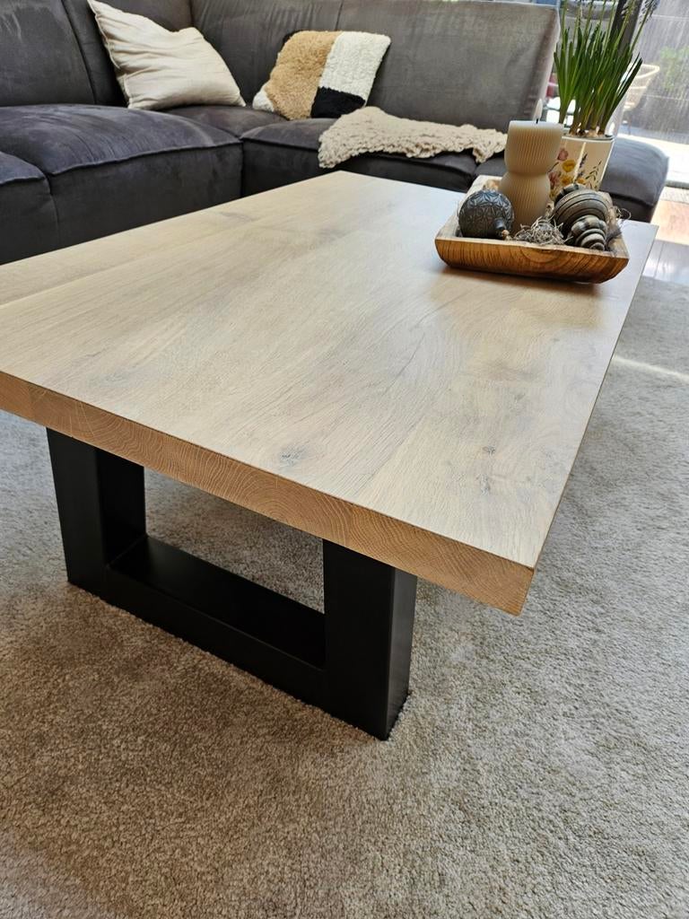 Eiken salontafel met zwart trapezium onderstel, Ophalen, 100 tot 150 cm, Modern, Industrieel, 50 tot 100 cm