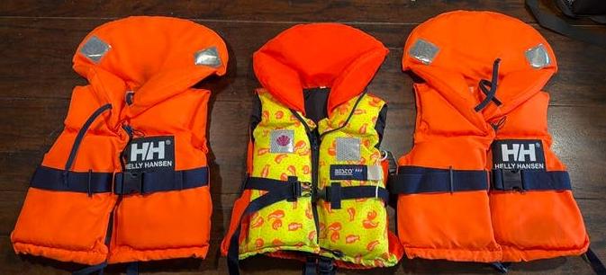3 zwemvesten: 1x peuter 15-20kg, 2x kind 20-30kg, Ophalen, Zo goed als nieuw, Kind, Reddingsvest of Zwemvest