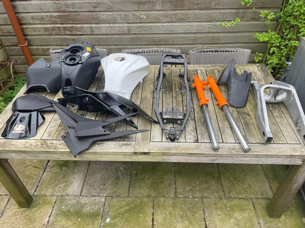 Aprilia rs4/rs50 onderdelen, Fietsen en Brommers, Ophalen, Zo goed als nieuw, Benzine, SR 50