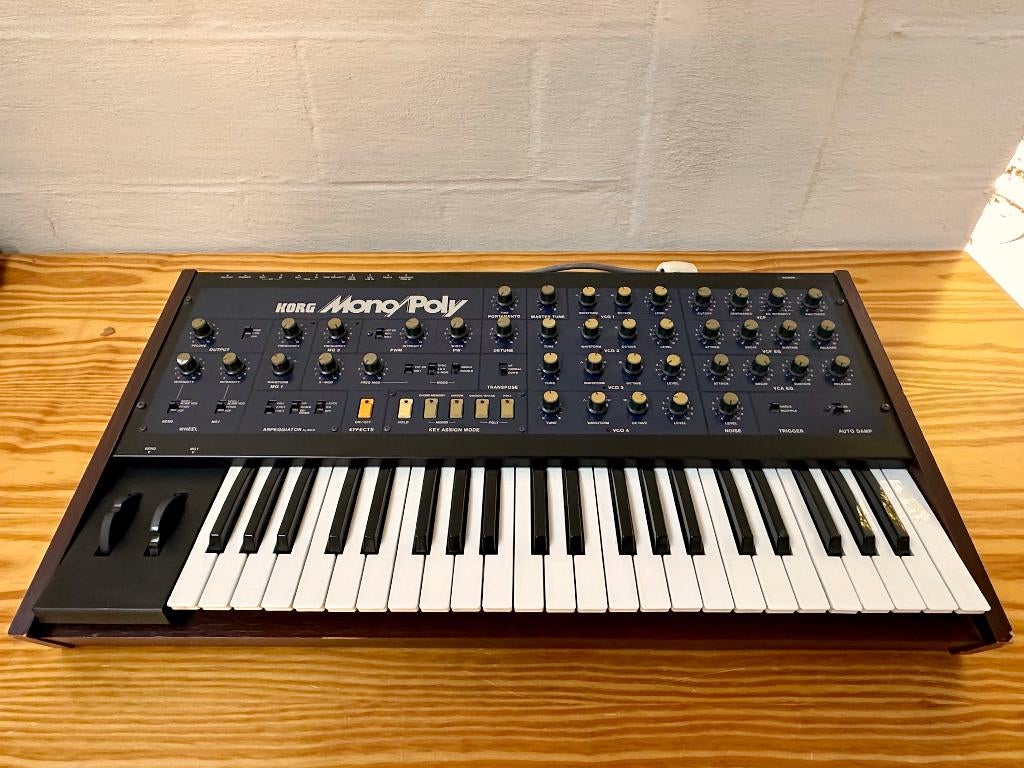 Korg MonoPoly, Muziek en Instrumenten, Synthesizers, Gebruikt, Korg, Met standaard, Overige aantallen