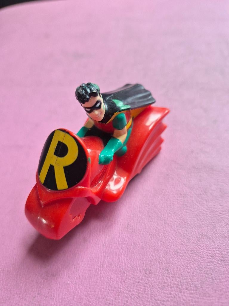 Miniatuur Robin (Batman) op scooter, Ophalen of Verzenden, Overige figuren, Zo goed als nieuw, Beeldje of Figuurtje