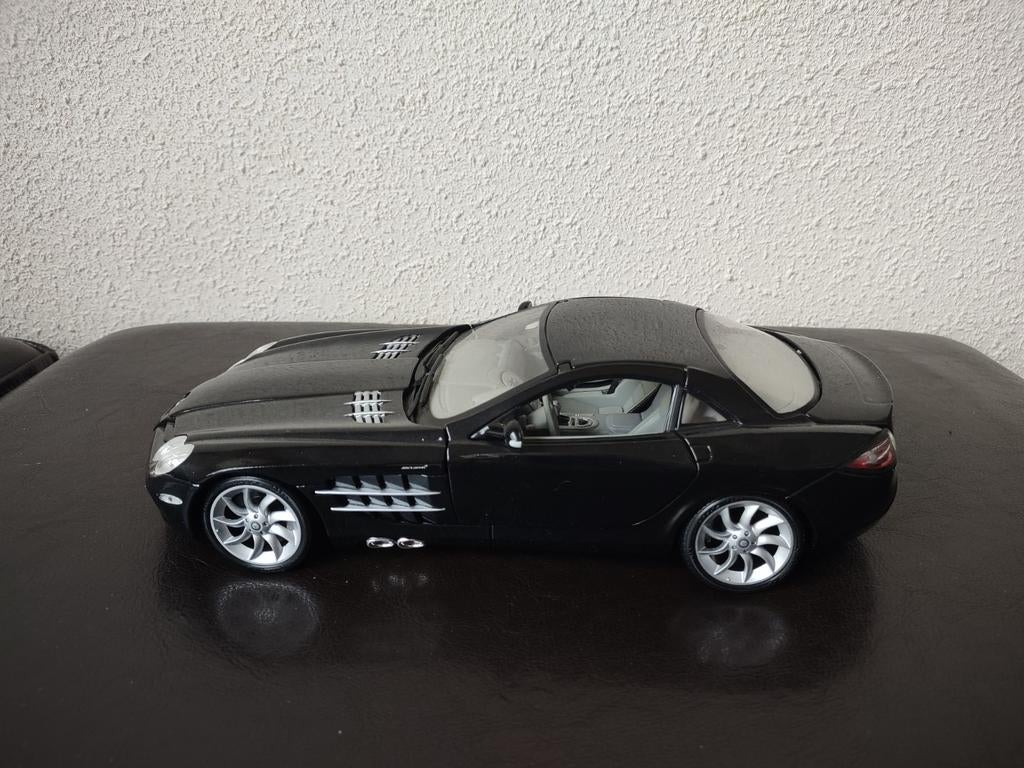 Mercedes-Benz SLR McLaren Diecast Model 1:18, Hobby en Vrije tijd, Modelauto's | 1:18, Ophalen of Verzenden, Zo goed als nieuw