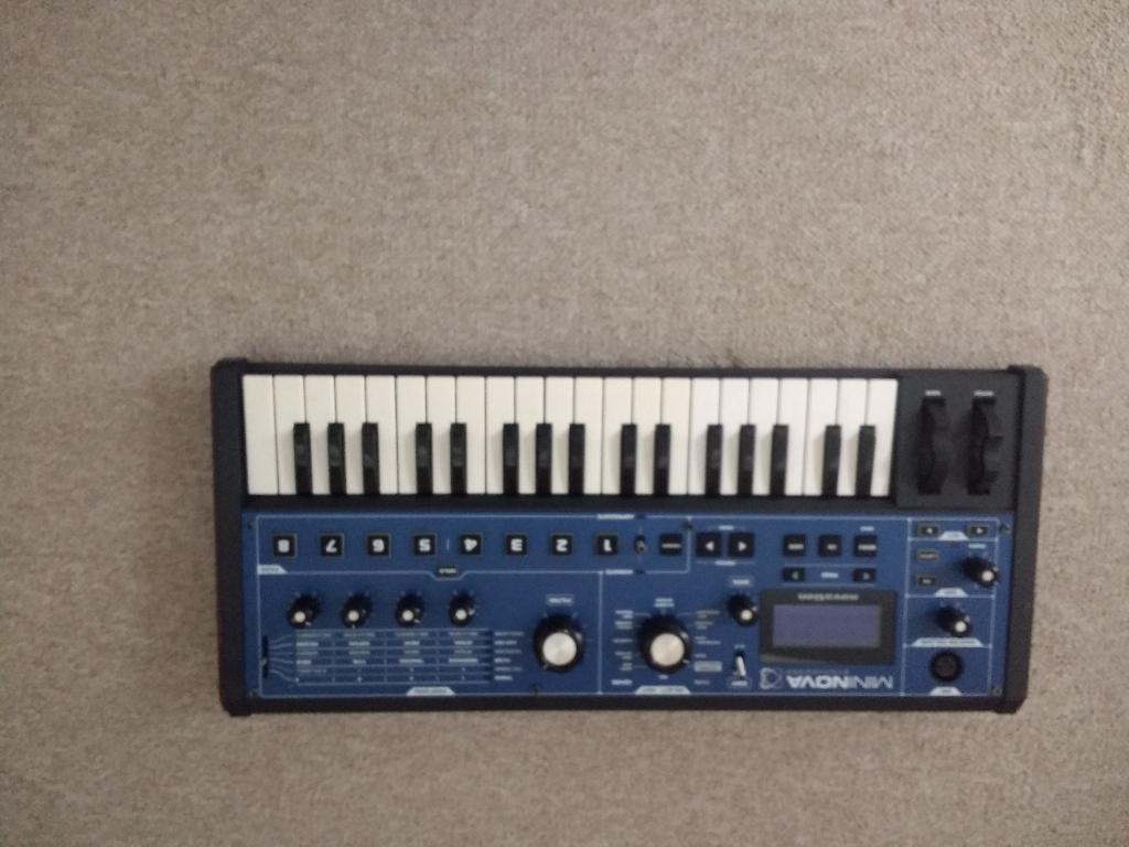 Novation Mininova, Supersynth, Gebruikt, Novation, Met midi-aansluiting, Overige aantallen
