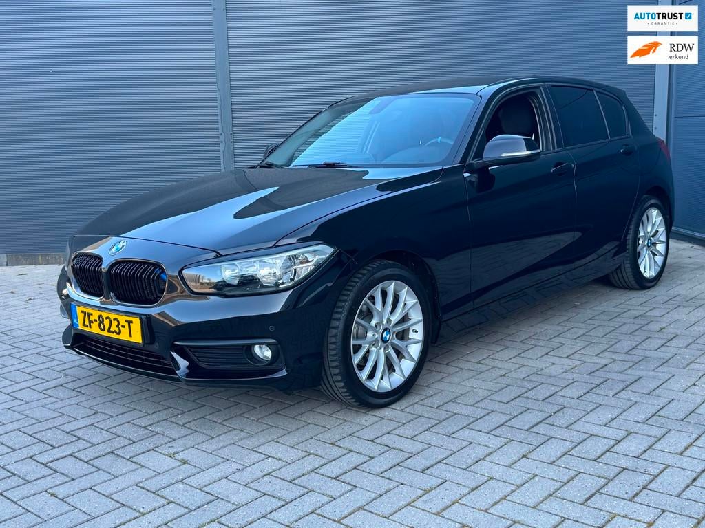 BMW 1-serie 118i M Sport / Automaat / Navi / Pdc, Auto's, BMW, Navigatiesysteem, Gebruikt, Zwart, Bedrijf