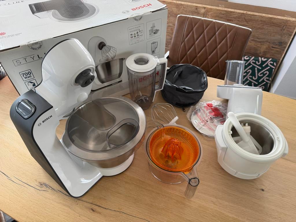 Bosch Mum5 Keukenmachine met veel accessoires, Ophalen of Verzenden, Gebruikt