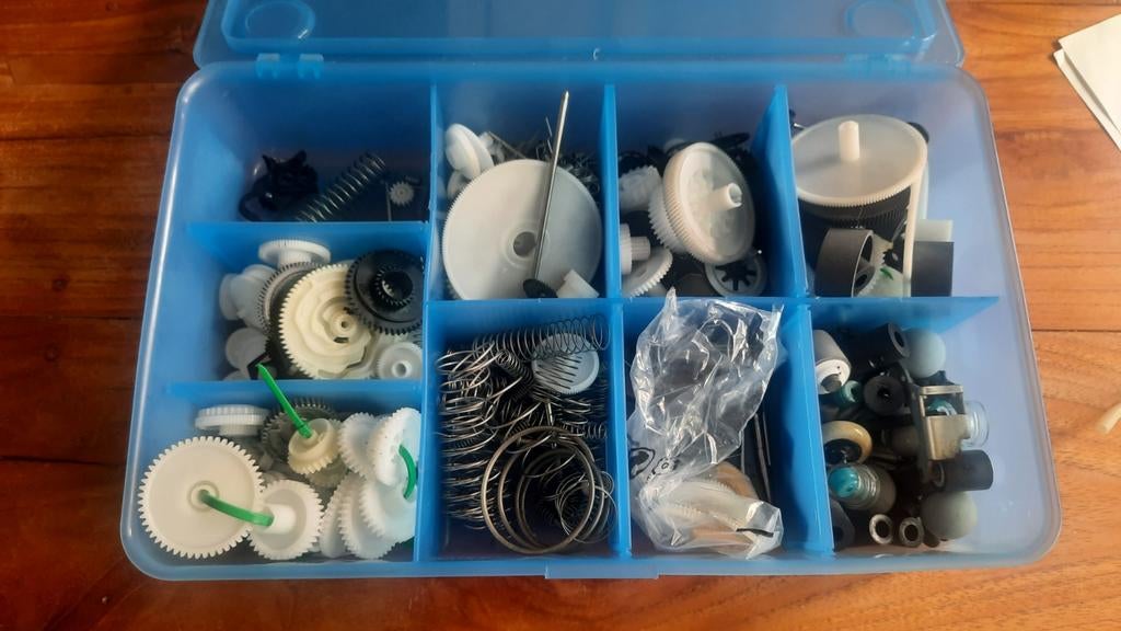 Collectie tandwielen, veertjes voor reparaties en projecten, Ophalen of Verzenden