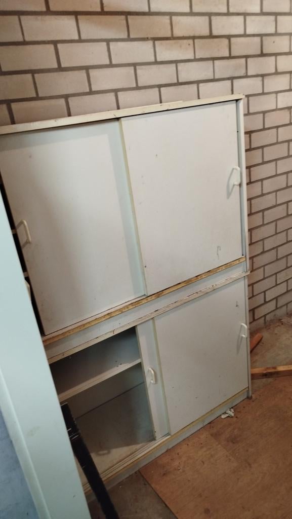 2 houten kastjes met schuifdeuren, Ophalen, Gebruikt