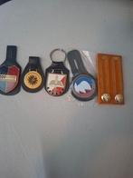 Verzameling militaire insignes en sleutelhangers, Ophalen, Gebruikt