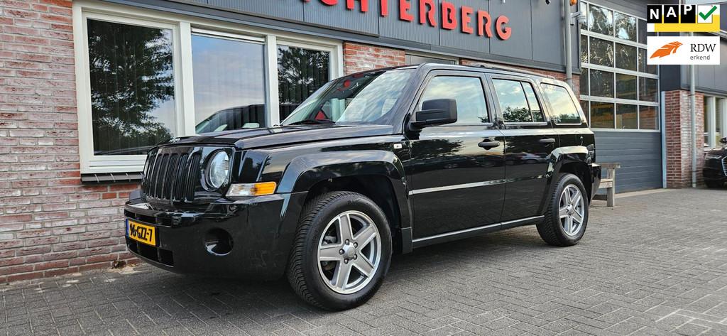 Jeep Patriot 2.4 Sport Adventure Trekhaak! 4WD! Airco! NAP!, Auto's, Jeep, 450 kg, Gebruikt, 4 cilinders, Metallic lak