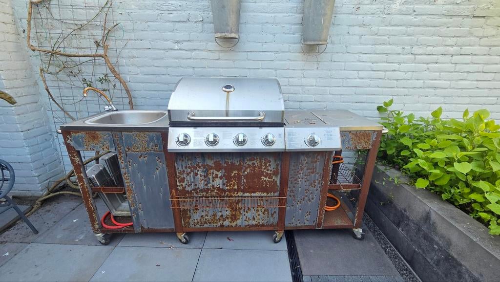 Buitenkeuken met BBQ en spoelbak, Ophalen, Gebruikt, Onbekend