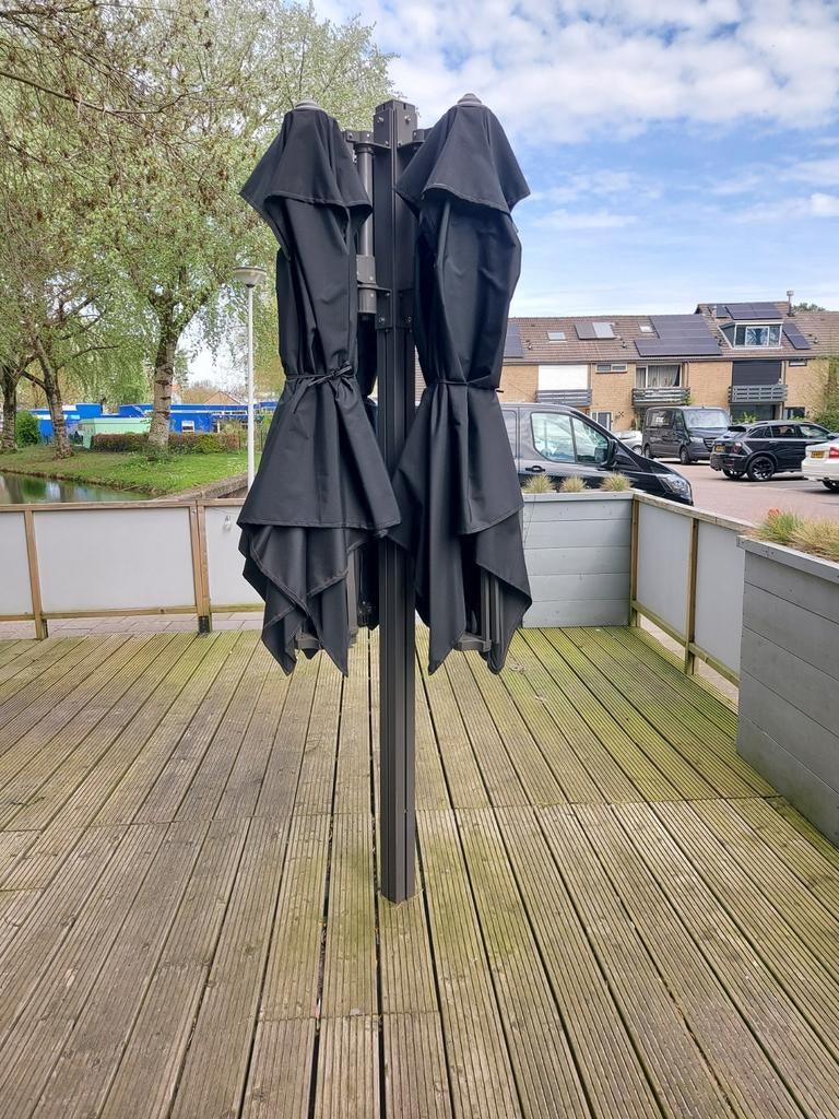 Terrasparasol met regengoten, Tuin en Terras, Ophalen, Zo goed als nieuw, Stokparasol