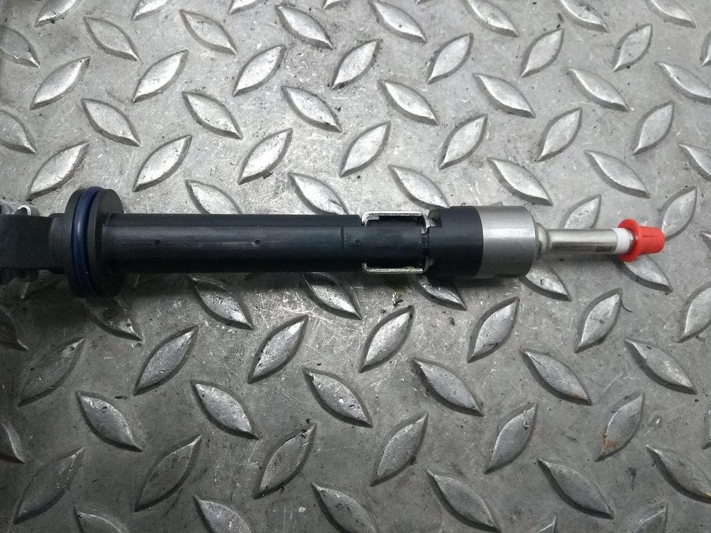 VOLKSWAGEN TOUAREG BRANDSTOF INJECTOR / VERSTUIVER 2015, Ophalen of Verzenden, Gebruikt, Stiba lid