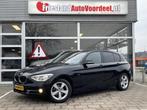 BMW 1-serie 116i High Executive /Automaat/Clima/Stoelverw/Sp, Gebruikt, 4 cilinders, Met garantie (alle), Zwart