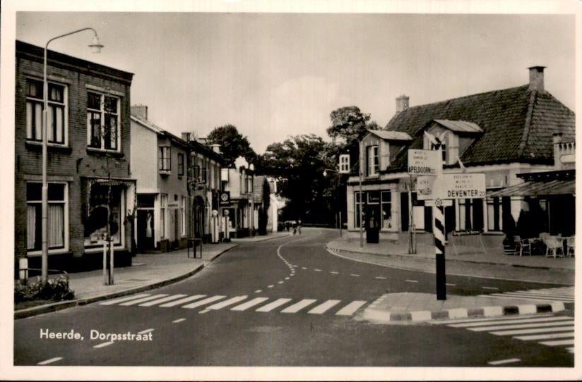 Heerde - Dorpsstraat, Verzamelen, Ansichtkaarten | Nederland, Ongelopen, Gelderland, 1940 tot 1960, Ophalen of Verzenden