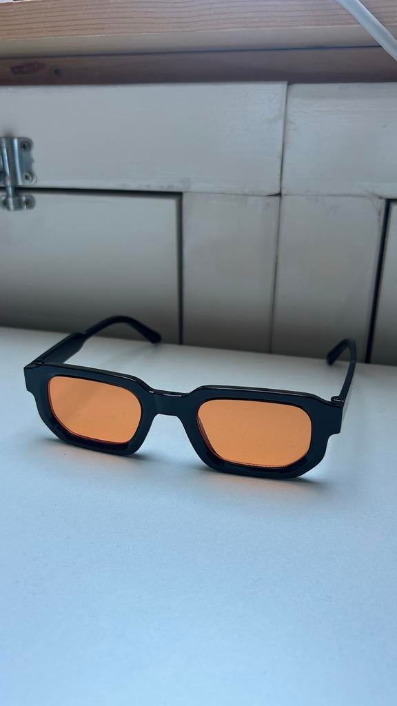 Zwarte zonnebril met oranje glazen, Overige merken, Zonnebril, Zwart, Nieuw