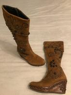 Unieke suède laarzen met studs en hak, Ophalen of Verzenden, Zo goed als nieuw, Bruin, Hoge laarzen