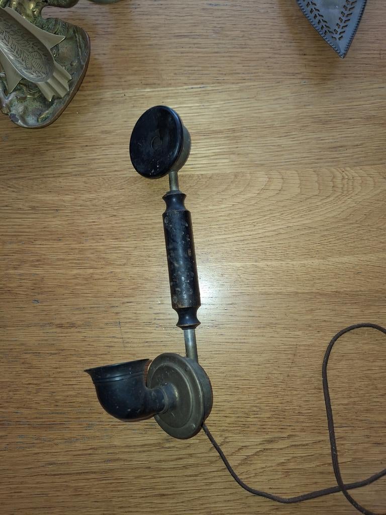 Oude telefoonhoorn met snoer, Ophalen of Verzenden