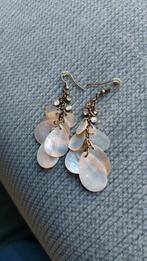 Oorbellen met parelmoer schelpjes en kristalaccenten, Ophalen of Verzenden