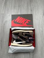 Travis Scott Jordan 1 Low Mocha ALLE MATEN BESCHIKBAAR, Ophalen of Verzenden, Zo goed als nieuw, Bruin