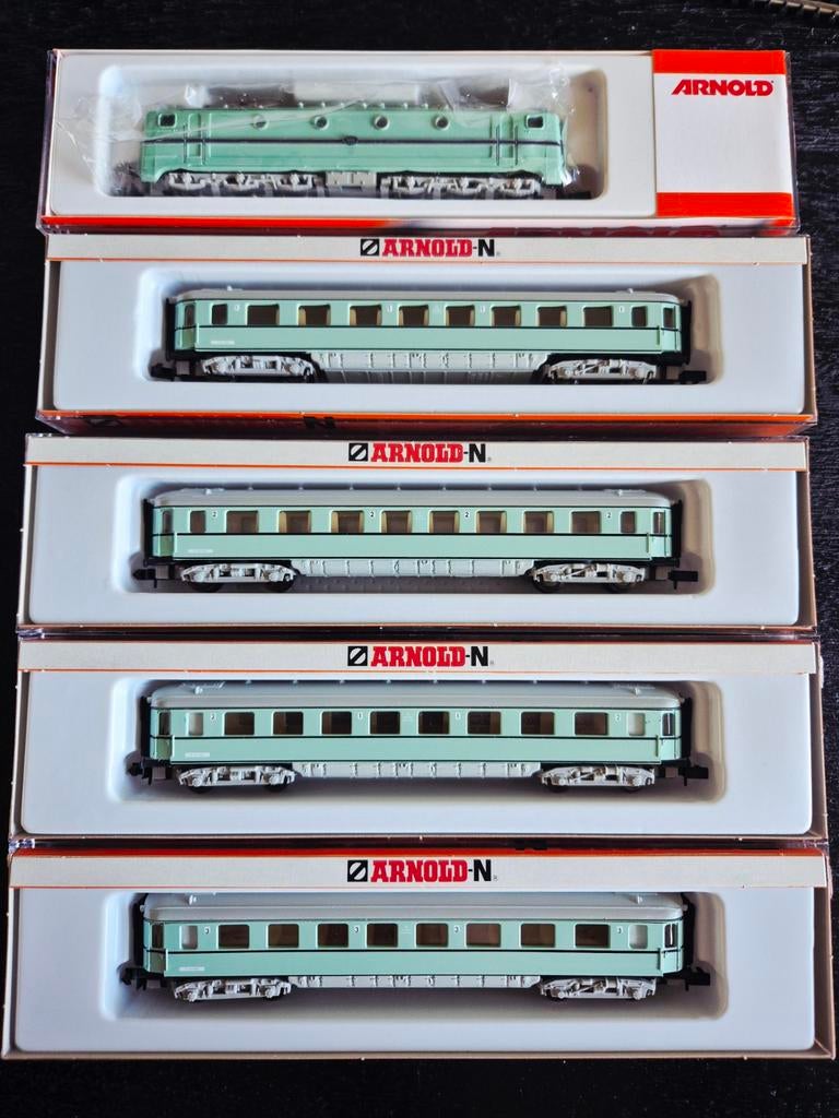 Arnold 2342 E-loc NS 1302 Turquoise met 4 wagons, Arnold, Treinset, Gelijkstroom, Analoog