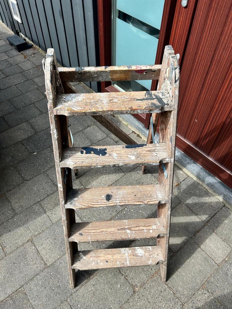 Vintage houten schilderstrap - Decoratief en functioneel, Gebruikt, Trap, Ophalen of Verzenden, Opvouwbaar of Inschuifbaar