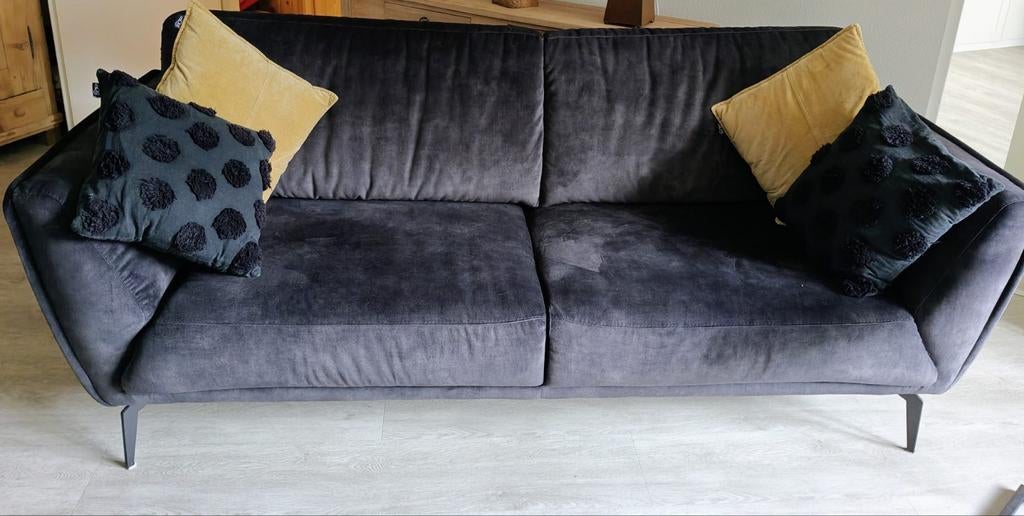 Prachtige zwarte velours bank slechts 13 maanden oud, Kringloop Laares, Kringlooplaares128@hotmail.com, 75 tot 100 cm, Ophalen of Verzenden