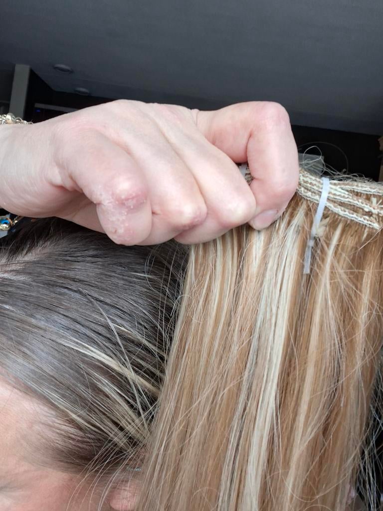 Iemand gezocht die wax extensions plaatst