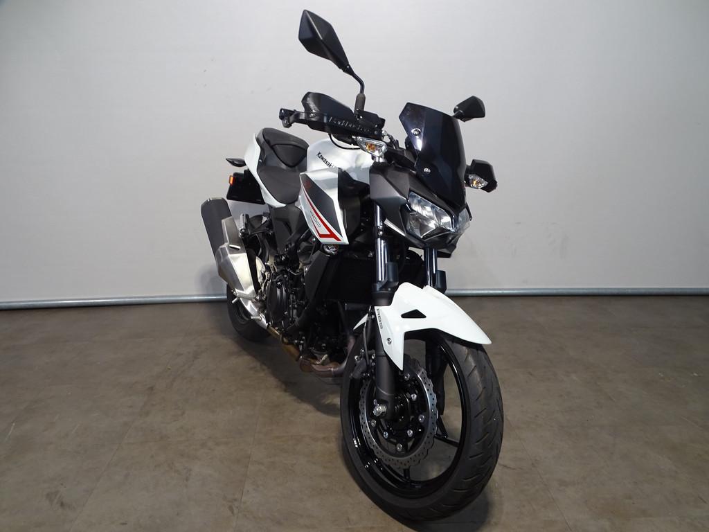 Kawasaki Z400, Bedrijf, 12 t/m 35 kW, Naked bike