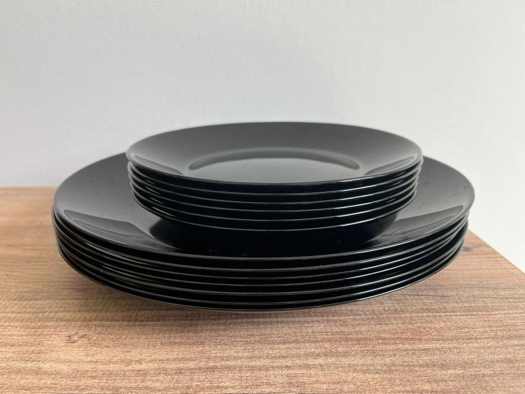 Black Modern Plate Set, Huis en Inrichting, Ophalen of Verzenden, Overige stijlen, Kop(pen) en/of Schotel(s), Glas