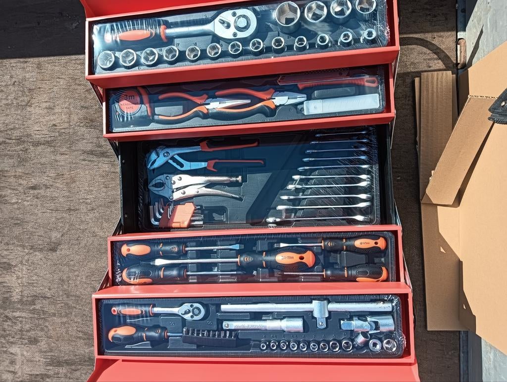 Nieuwe gereedschapskoffer, Ophalen