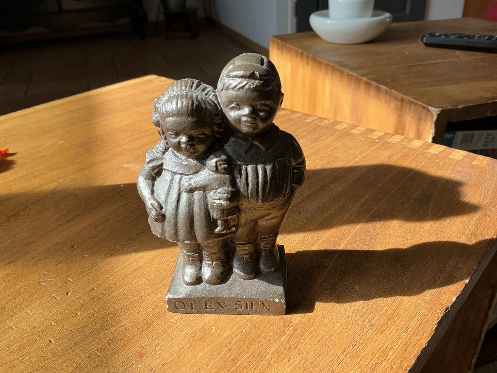 Ot en Sien beeldje - Originele Pierson uit Tilburg, Ophalen of Verzenden, Gebruikt, Mens