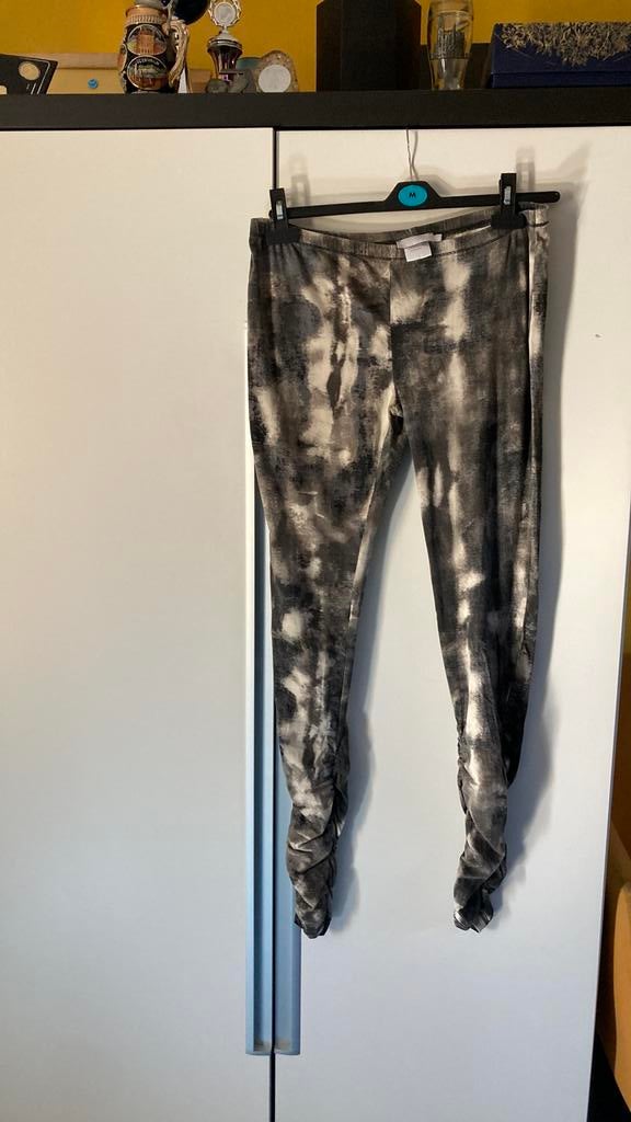 Silver legging nieuw 42, Kleding | Dames, Leggings, Maillots en Panty's, Legging, Maat 40/42 (M), Ophalen of Verzenden, Zo goed als nieuw