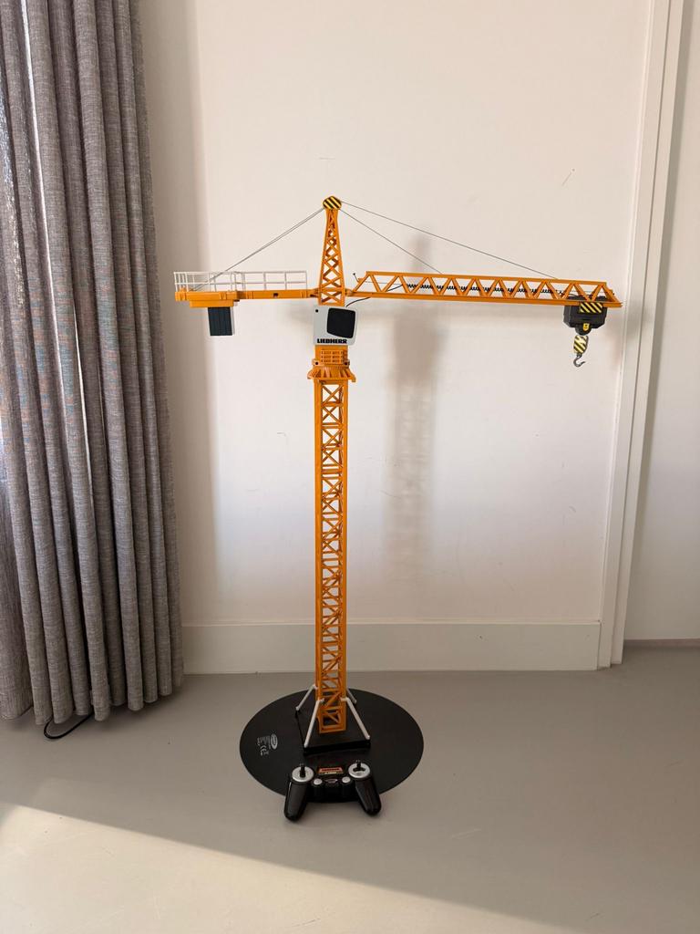 Liebherr Torenkraan Speelgoed met Afstandsbediening, Ophalen, Zo goed als nieuw, Afstandsbediening